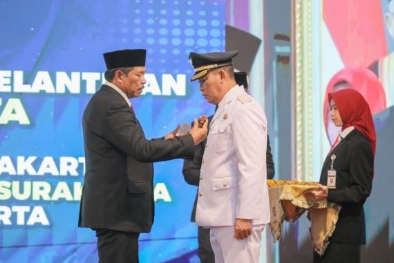 Pj Gubernur Jateng Lantik Teguh Prakosa Jadi Wali Kota Surakarta - JPNN.COM