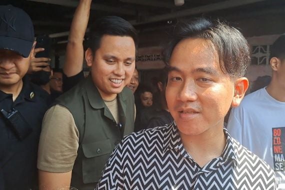 Gibran Belanja Masalah di Semarang, Soroti Masalah Banjir, Rob & Stunting - JPNN.COM