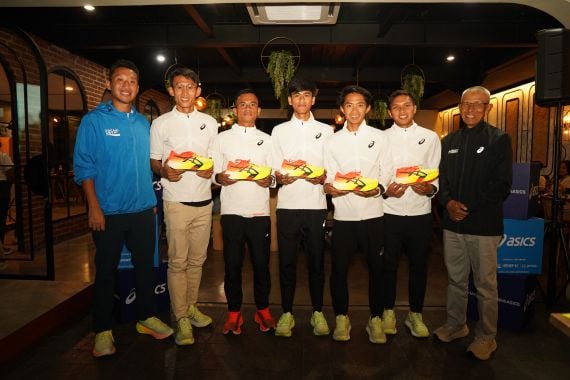 Asics Indonesia Gandeng Robi Syianturi dan Atlet Nasional Meramaikan Bandung Marathon 2024 - JPNN.COM