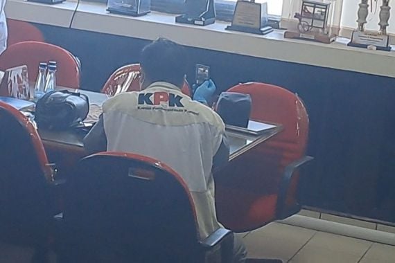 KPK Masih di Semarang, Geledah Seluruh Ruang Kantor Dinas Kesehatan - JPNN.COM