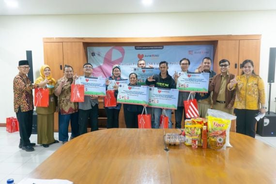 Bank DKI Peduli Berikan Bantuan kepada ADHIV Melalui Komisi Penanggulangan AIDS Jakarta - JPNN.COM