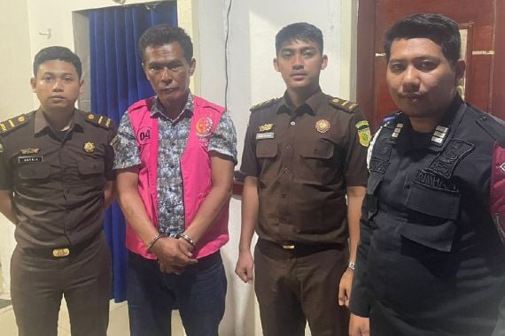 Eks Camat di Rohil Ditahan Jaksa Terkait Korupsi Ratusan Juta - JPNN.COM