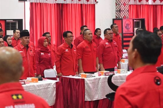 Resmi Diusung PDIP, Petahana Arif-Rista Ikuti Rakor Kesiapan Pilkada di Semarang - JPNN.COM