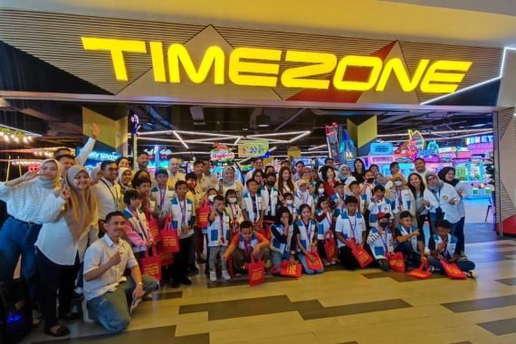 Timezone Tebar Kebahagiaan Bersama Anak-Anak Penderita Kanker di HAN - JPNN.COM