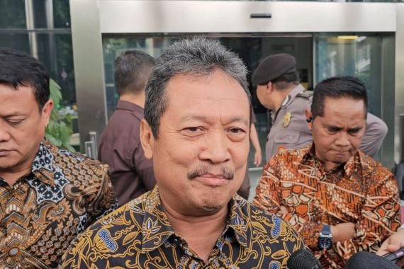 Diperiksa KPK 2 Jam Lebih, Trenggono ke Luar Didampingi Jenderal Polri Bintang 3, Siapa? - JPNN.COM