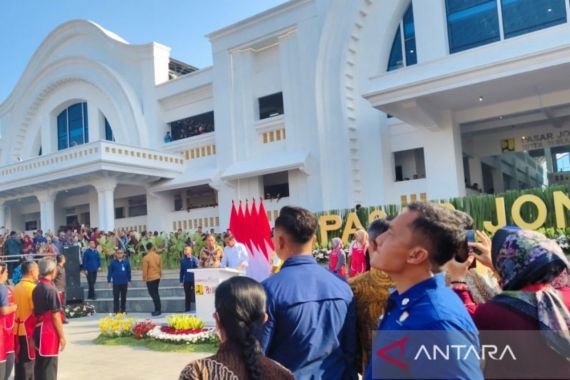 Jokowi Kaget Lihat Pasar Jongke yang Baru Direnovasi: Mal Saja Kalah - JPNN.COM