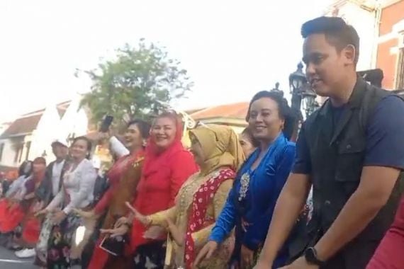 Mbak Ita & Dico Ganinduto Kompak Berjoget di Ki Ageng Pandanaran Art Festival Semarang - JPNN.COM