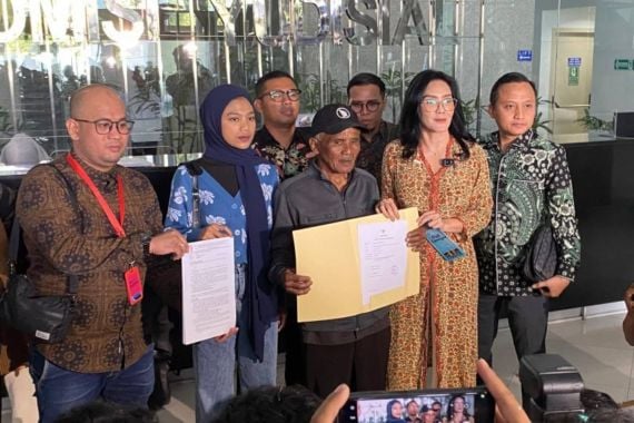 Keluarga Dini Laporkan Hakim PN Surabaya yang Vonis Bebas Ronald Tannur ke KY - JPNN.COM