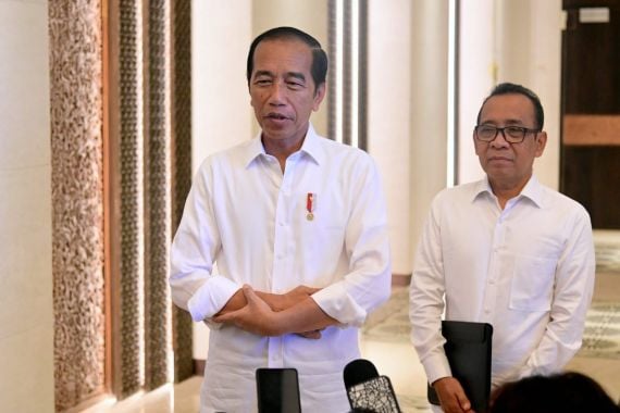 Jokowi Mulai Kerja dari Kantor Presiden di IKN - JPNN.COM