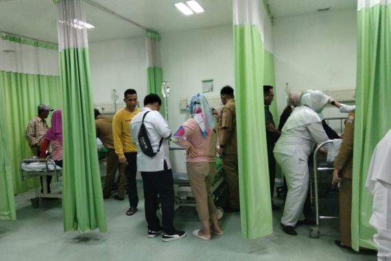 Diduga Keracunan Minuman, 5 Siswa SD di Palembang Dilarikan ke RS - JPNN.COM