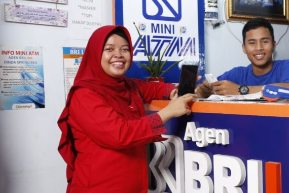 Komariah Sukses Jadi AgenBRILink, Kegigihannya Patut Ditiru - JPNN.COM