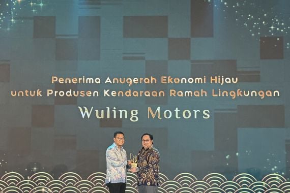 Wuling Dianugerahi Sebagai Produsen Kendaraan Ramah Lingkungan - JPNN.COM