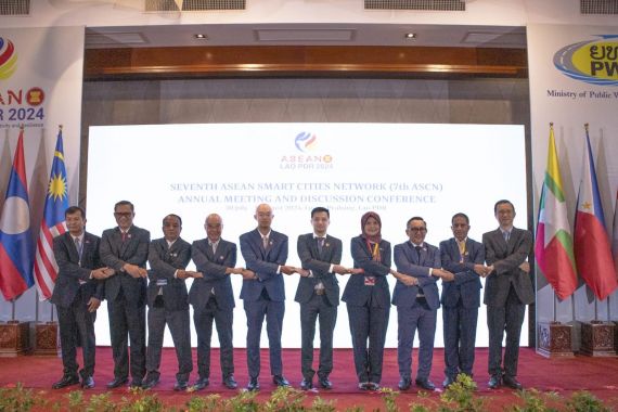 Plh Dirjen Adwil Presentasikan Kemajuan Kota Cerdas di Forum ASCN - JPNN.COM