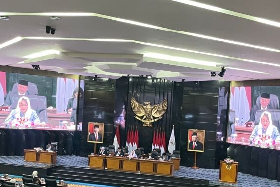 Sebelumnya Memilih Nongkrong di Kafe, Zita Anjani Akhirnya Hadiri Rapat - JPNN.COM