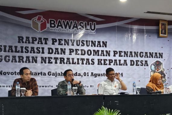 Bawaslu Mewanti-wanti Kepala Desa Jaga Netralitas di Pilkada Serentak 2024 - JPNN.COM