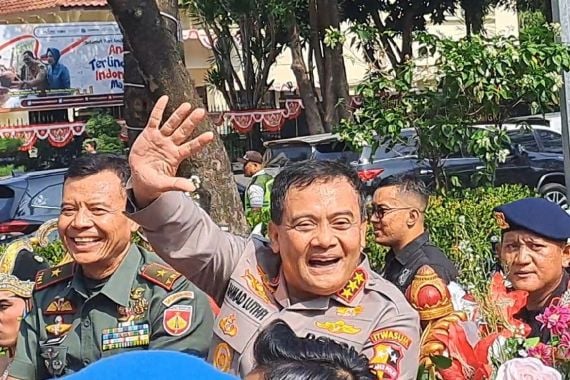 Tinggalkan Polda Jateng dengan Menaiki Kereta Kencana, Komjen Ahmad Luthfi Meneteskan Air Mata - JPNN.COM