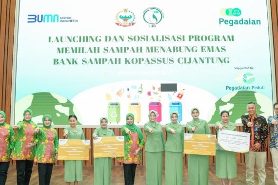 Pegadaian Bersama Persit KCK PCBS Kopassus Luncurkan Program Bank Sampah - JPNN.COM