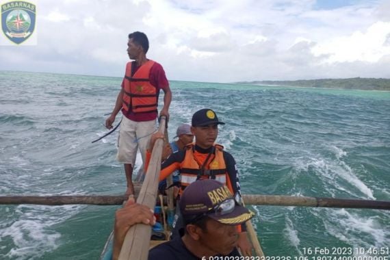 2 Warga Jakarta Terseret Ombak Pantai Karangseke Lebak, Basarnas Langsung Bergerak - JPNN.COM