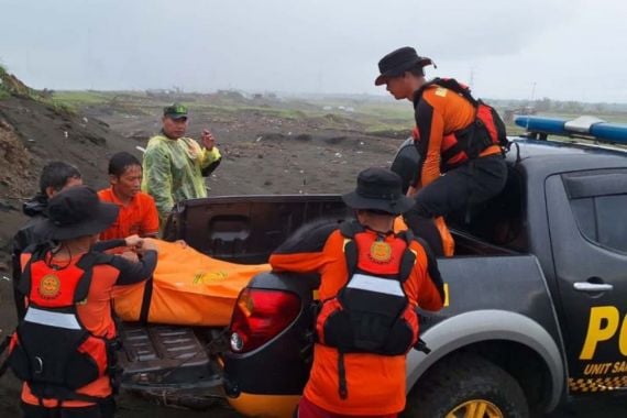 Kecelakaan Perahu di Cilacap, Satu Nelayan Meninggal Dunia - JPNN.COM