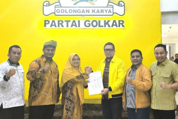 Terima SK Dukungan dari Golkar, Afni-Syamsurizal Tancap Gas Berlayar di Pilkada Siak 2024 - JPNN.COM