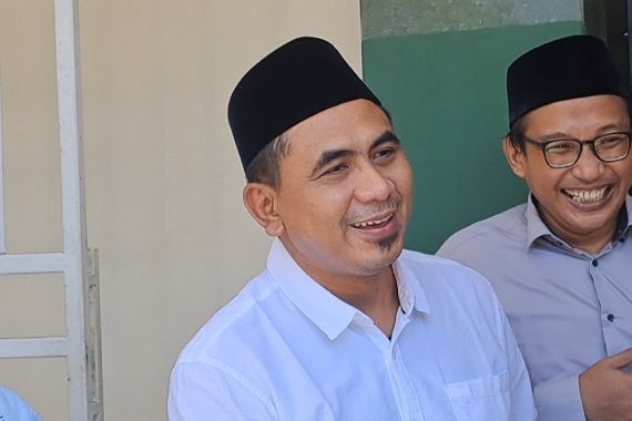 Jelang Pilkada Jateng, Gus Yasin Berfoto Bareng Komjen Ahmad Luthfi - JPNN.COM