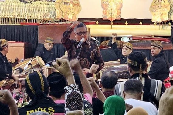 Bicara Sebelum Acara Wayang, Hasto Ungkit Pesan Moral dari Sosok Kumbokarno - JPNN.COM