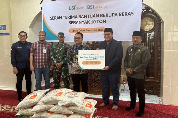 Ribuan Keluarga Terdampak Banjir Dapat Bantuan Beras dari BSI Maslahat - JPNN.COM