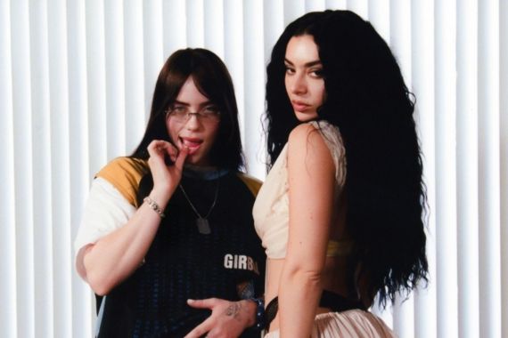 Charli XCX dan Billie Eilish Akhirnya Berkolaborasi Lewat Guess - JPNN.COM