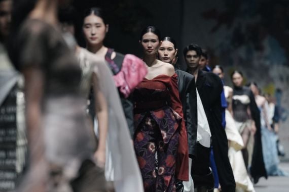 ESMOD Jakarta Pamer Karya Para Alumninya di JF3 2024, Koleksi Fesyen Tren Masa Depan - JPNN.COM