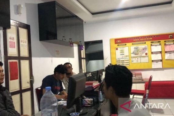 Gegara Kecanduan Judi Online, JMF Nekat Bobol Kios Sembako di Sukabumi - JPNN.COM