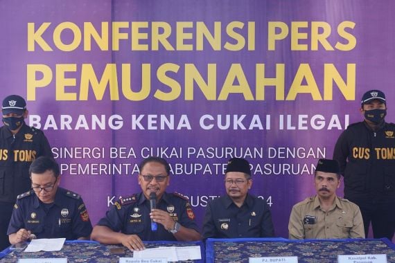 Bea Cukai Pasuruan Musnahkan 8,5 Juta Batang Rokok Ilegal yang Rugikan Negara Rp 7,4 Miliar - JPNN.COM