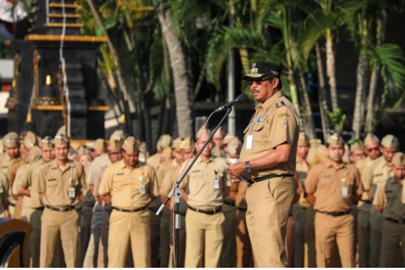 Menjelang Hari Jadi ke-79 Pemprov Jateng, Nana Sudjana Minta Jajarannya Bekerja Keras Turunkan Kemiskinan - JPNN.COM