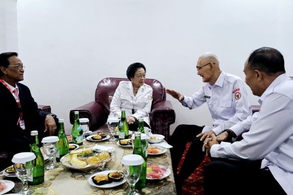 Megawati Hadiri Penyerahan Duplikat Bendera Pusaka kepada Kepala Daerah - JPNN.COM