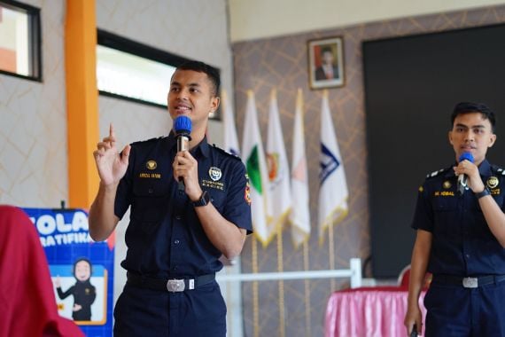 Bea Cukai Kenalkan PKN STAN ke Para Siswa Lewat Kegiatan Customs Goes to School - JPNN.COM