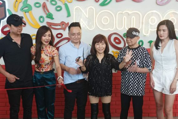 Tigris Valerie Buka Restoran dengan Menu Sambal Khas Nusantara, Pedasnya Bikin Ketagihan - JPNN.COM