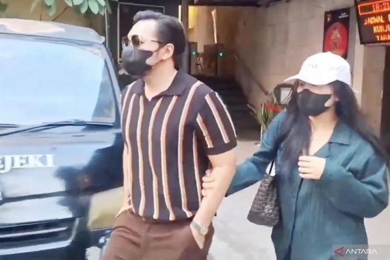 Anak Terjerat Kasus Video Syur, David Eks Naif Berkomentar Begini - JPNN.COM