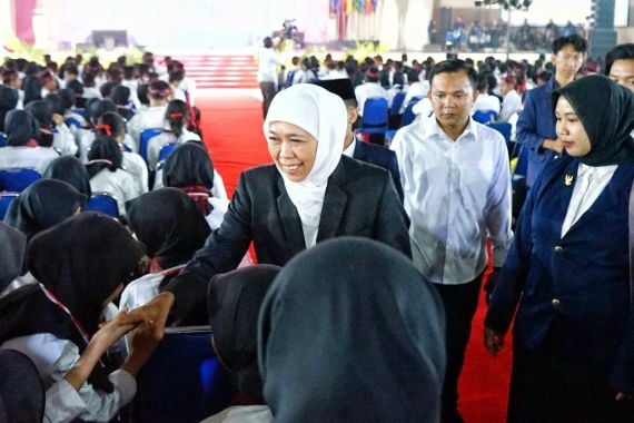 Khofifah Sukses Tingkatkan Kualitas Pendidikan Jatim Lewat Program Sekolah Gratis Berkualitas - JPNN.COM