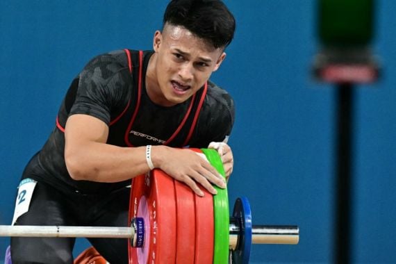 Allahu Akbar! Dengan Sepatu Belang Rizki Juniansyah Raih Emas Olimpiade Paris 2024 - JPNN.COM