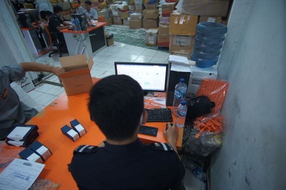 Ini Aturan Soal Barang Kiriman Hasil Perdagangan, Simak Penjelasan Bea Cukai - JPNN.COM