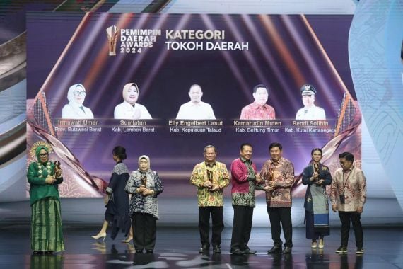 Kamarudin Muten Raih Penghargaan Nasional Pimpinan Daerah Award 2024 - JPNN.COM