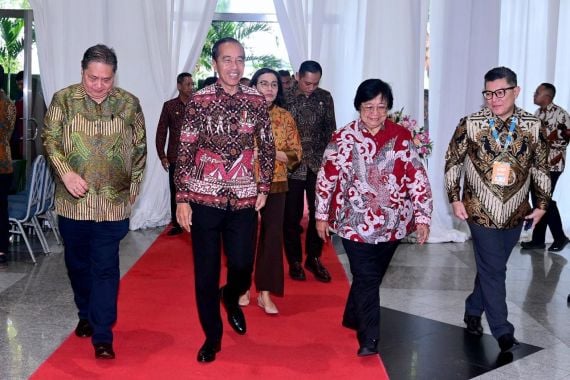 Presiden Panggil Menko Airlangga Bicara 4 Mata Bahas Hal Penting - JPNN.COM