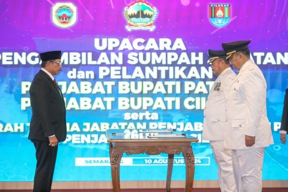 Nana Sudjana Sampaikan Pesan Khusus saat Melantik Pj Bupati Pati dan Cilacap - JPNN.COM