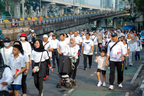 Gelar Jalan Sehat, Menaker Ida Fauziyah Ajak Pegawai Bangun Solidaritas & Sinergitas - JPNN.COM