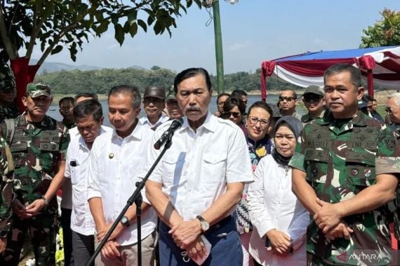 Airlangga Mundur dari Ketum Golkar, Luhut Binsar Berkata Begini - JPNN.COM