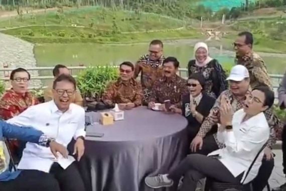 Airlangga Mencandai Bahlil soal Ambil Kursi, Menteri Lain Sampai Terbahak-bahak - JPNN.COM