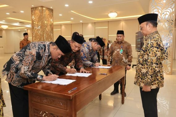 Lantik 21 Pejabat Fungsional Kemnaker, Sekjen Anwar Ingatkan Pentingnya Menata Niat - JPNN.COM