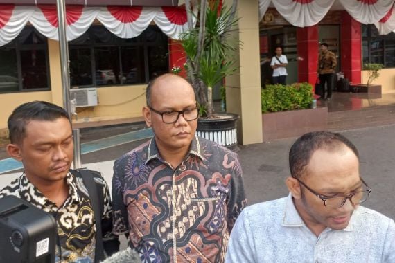 Jalani Pemeriksaan Terkait Laporan Kimberly Ryder, Edward Akbar Dicecar 20 Pertanyaan - JPNN.COM