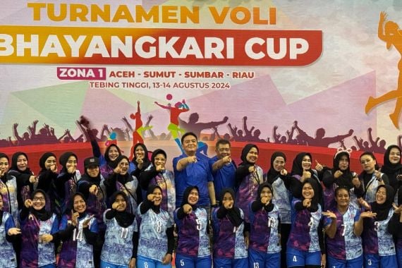 Turnamen Voli Bhayangkari Cup 2024, PD Riau Menang Telak Lawan Sumbar - JPNN.COM