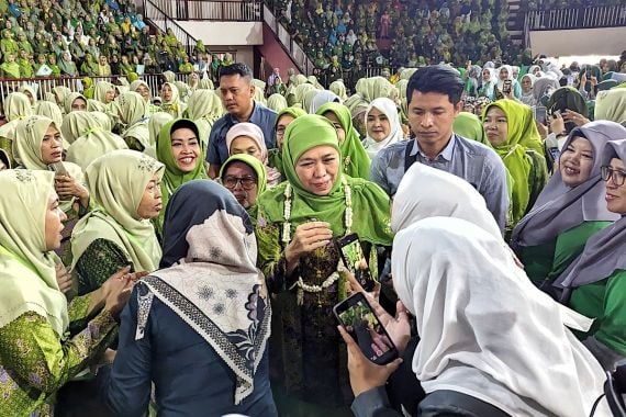 Harlah Muslimat NU, Gus Miftah: Khofifah Sosok Paling Pantas Jadi Gubernur Jawa Timur - JPNN.COM