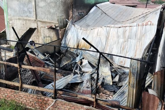 Gegara ini Toko Sandal di Palembang Ludes Terbakar, Kerugian Sekitar Rp 80 Juta - JPNN.COM